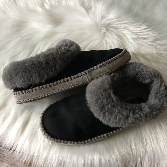 UGG Shoes - Authentic Ugg Moccasins Fir Trim Shoes Sz 8